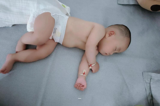 醴陵几个月宝宝可以竖抱